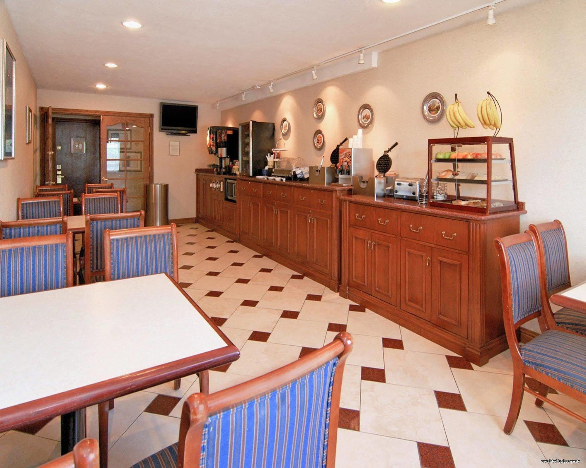 Hotel Baymont By Wyndham Bellevue - Omaha Extérieur photo