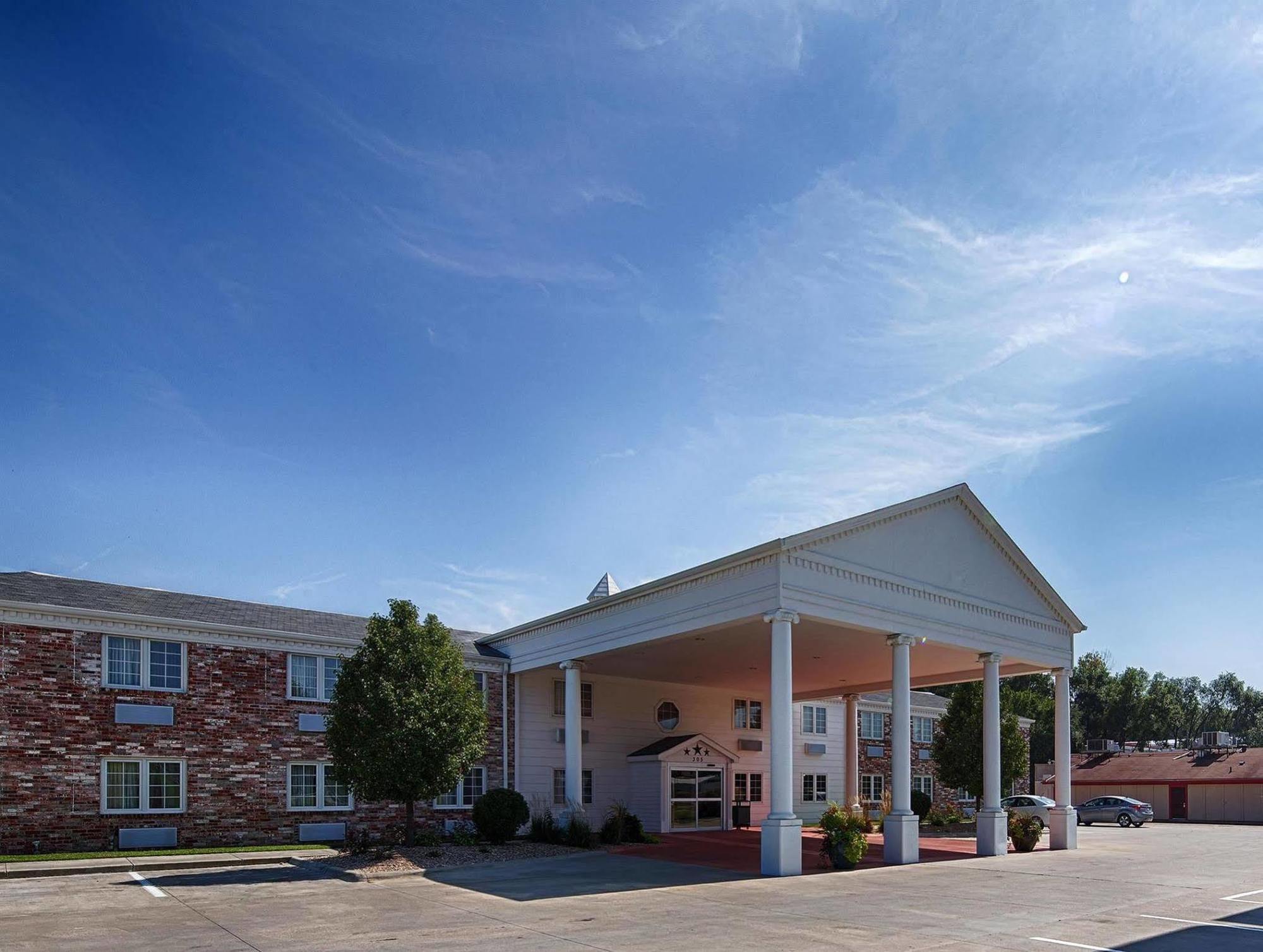 Hotel Baymont By Wyndham Bellevue - Omaha Extérieur photo